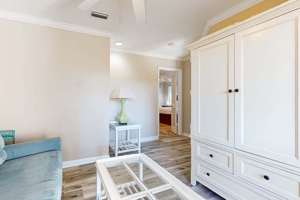 Exclusive 2BR Retreat: Steps to Beach & Tennis