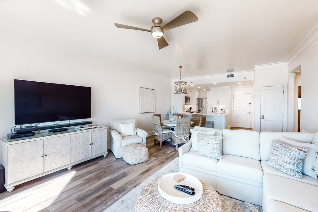 Oceanfront Condo: Pool, Hot Tub, Resort Perks