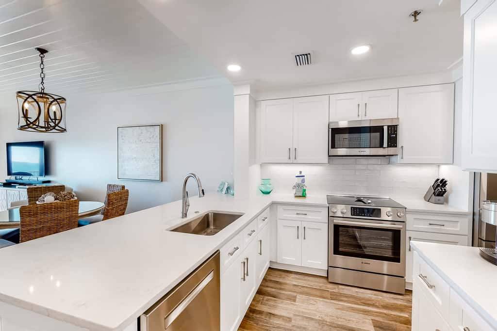 Oceanfront Condo: Pool, Hot Tub, Resort Perks