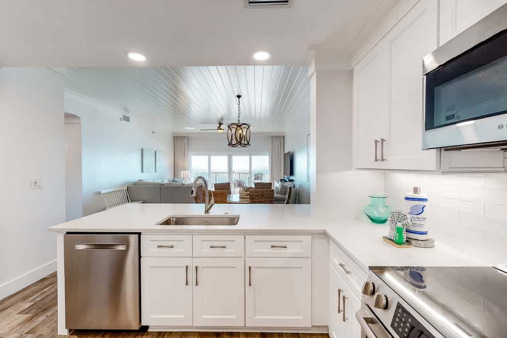 Oceanfront Condo: Pool, Hot Tub, Resort Perks
