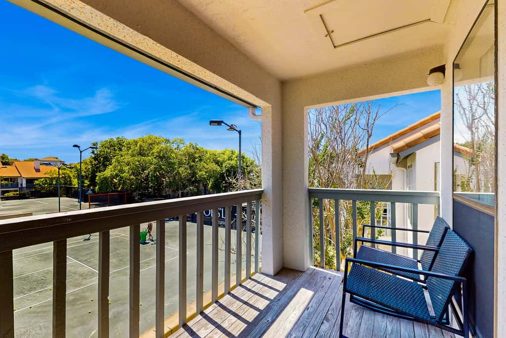 Steps to beach, private tennis & pool access