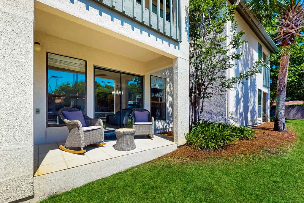 Steps to beach, private tennis & pool access