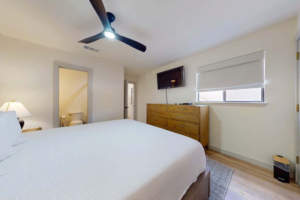 Steps to beach, private tennis & pool access