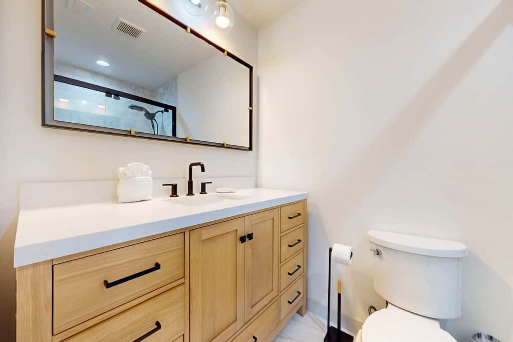 Steps to beach, private tennis & pool access