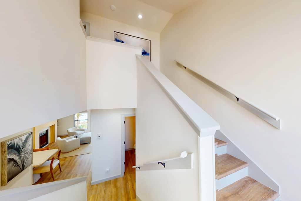 Steps to beach, private tennis & pool access