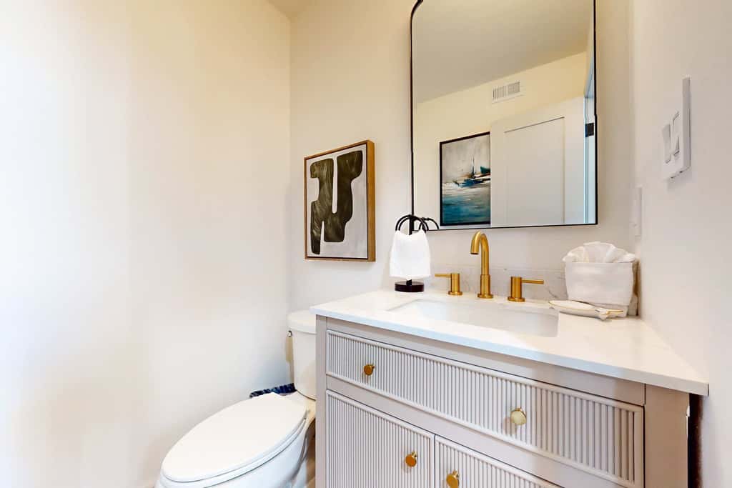 Steps to beach, private tennis & pool access
