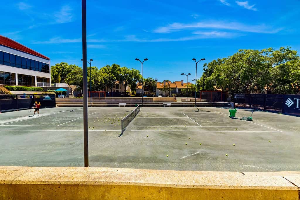 Steps to beach, private tennis & pool access