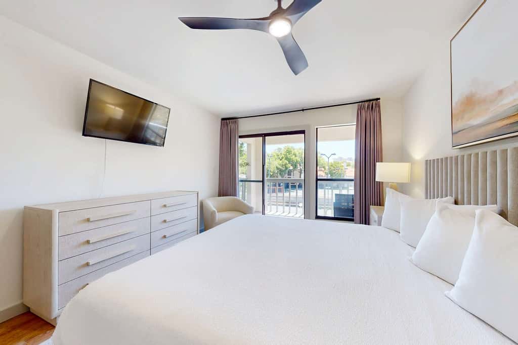 Steps to beach, private tennis & pool access