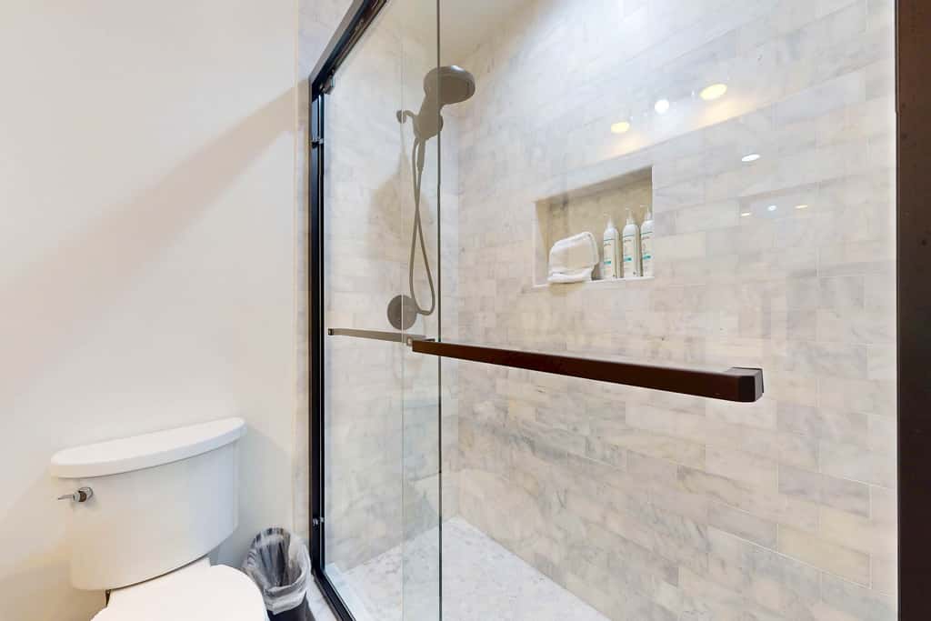Steps to beach, private tennis & pool access