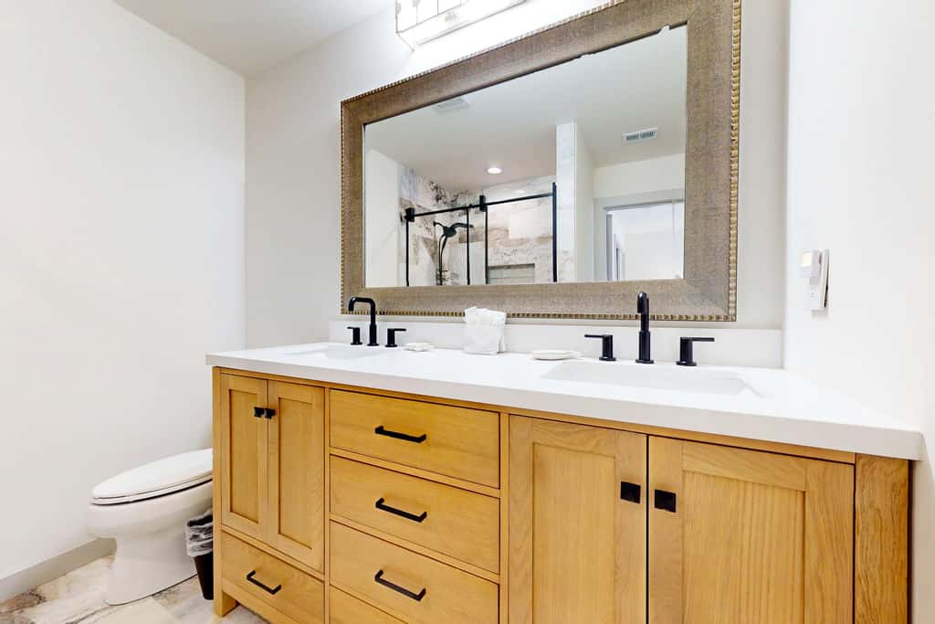 Steps to beach, private tennis & pool access