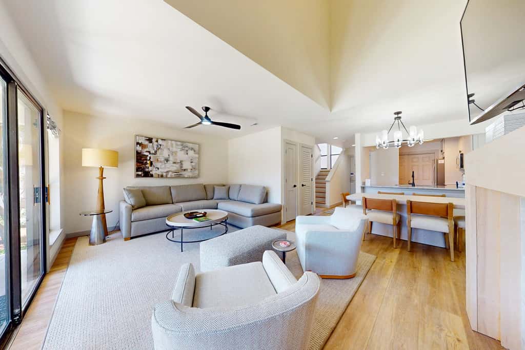 Steps to beach, private tennis & pool access