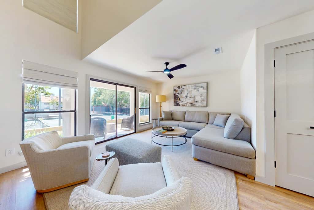 Steps to beach, private tennis & pool access