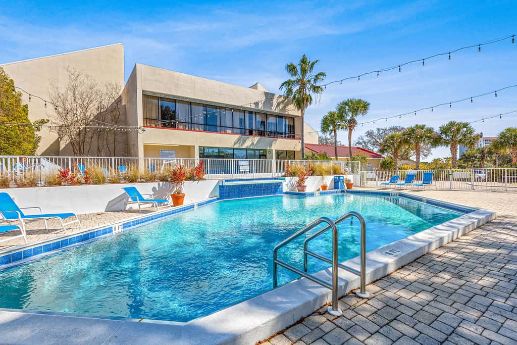 Steps to beach, private tennis & pool access