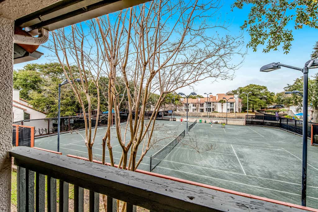 2BR villa: steps to beach & tennis courts
