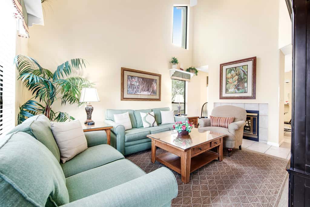 2BR villa: steps to beach & tennis courts