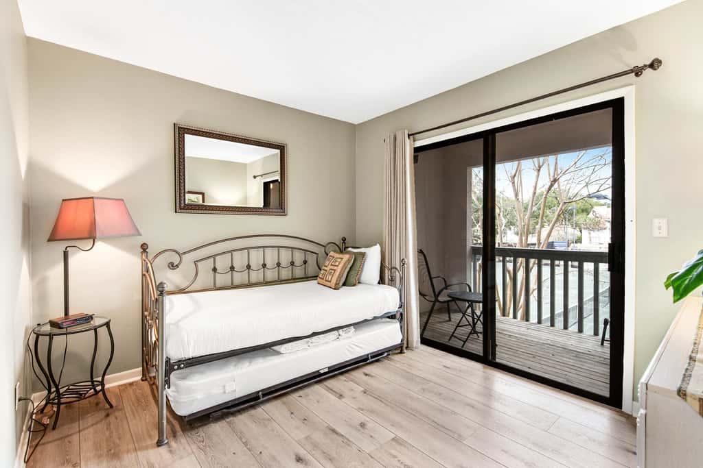 2BR villa: steps to beach & tennis courts