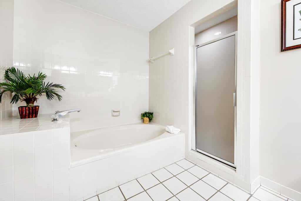 2BR villa: steps to beach & tennis courts