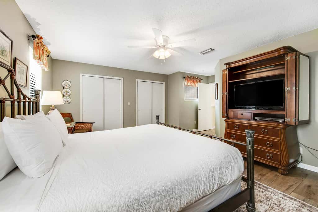 2BR villa: steps to beach & tennis courts