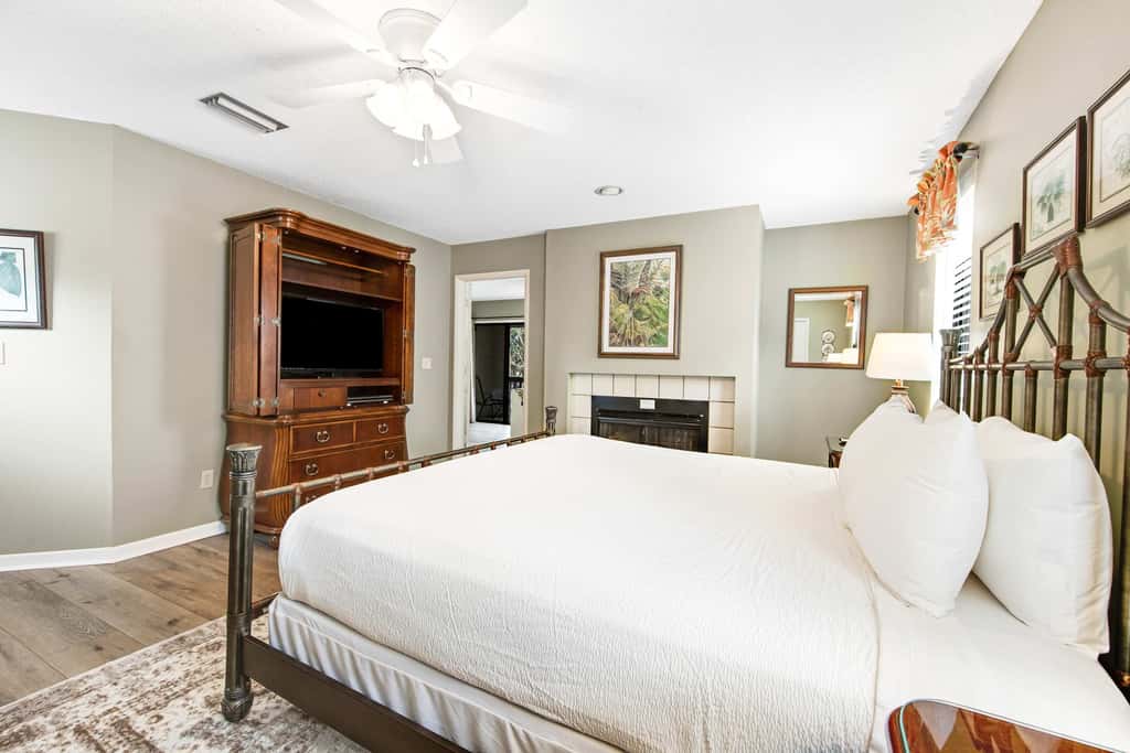2BR villa: steps to beach & tennis courts