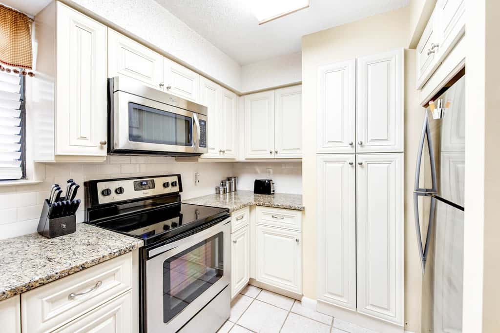 2BR villa: steps to beach & tennis courts