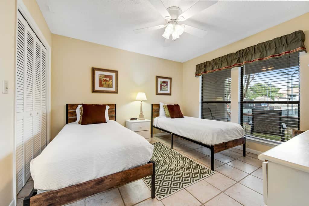 2BR villa: steps to beach & tennis courts