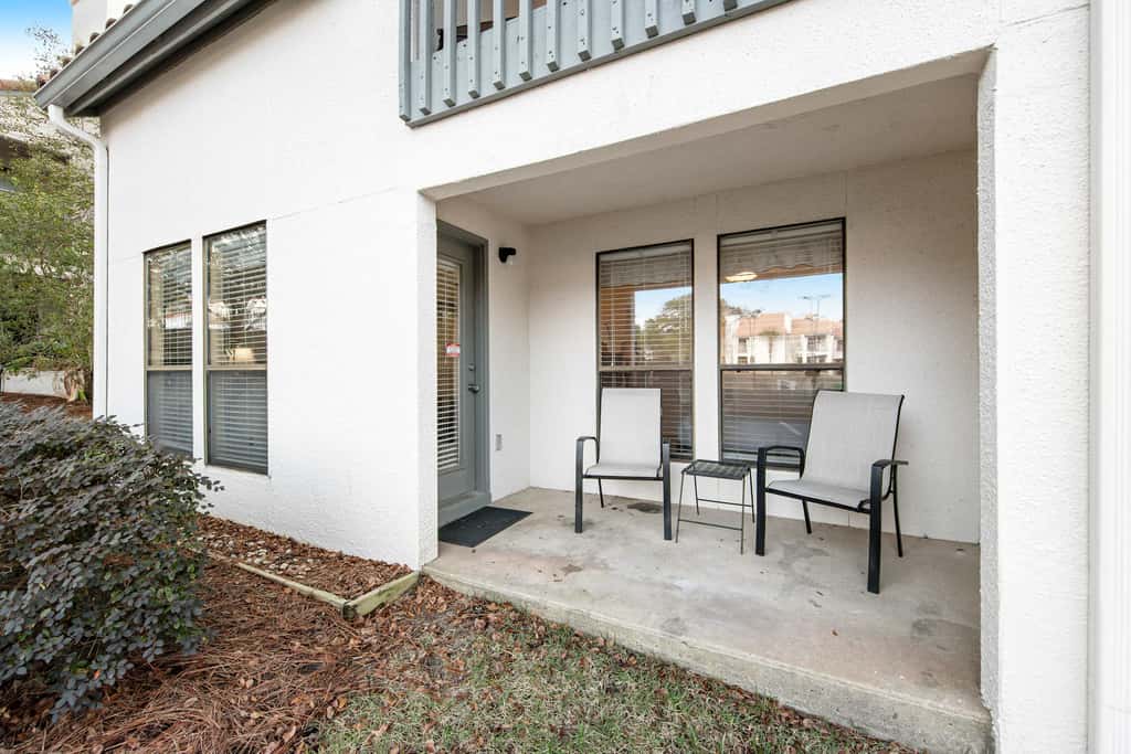 2BR villa: steps to beach & tennis courts