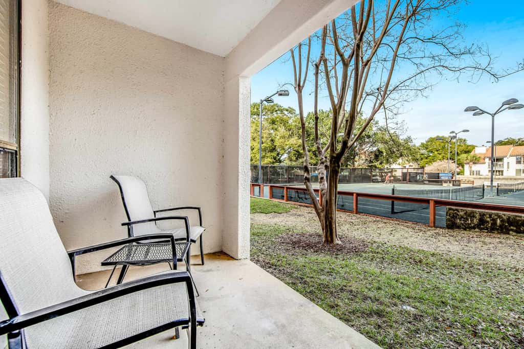 2BR villa: steps to beach & tennis courts