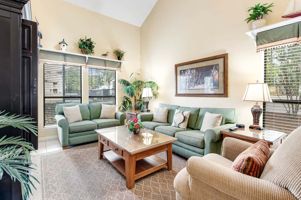 2BR villa: steps to beach & tennis courts