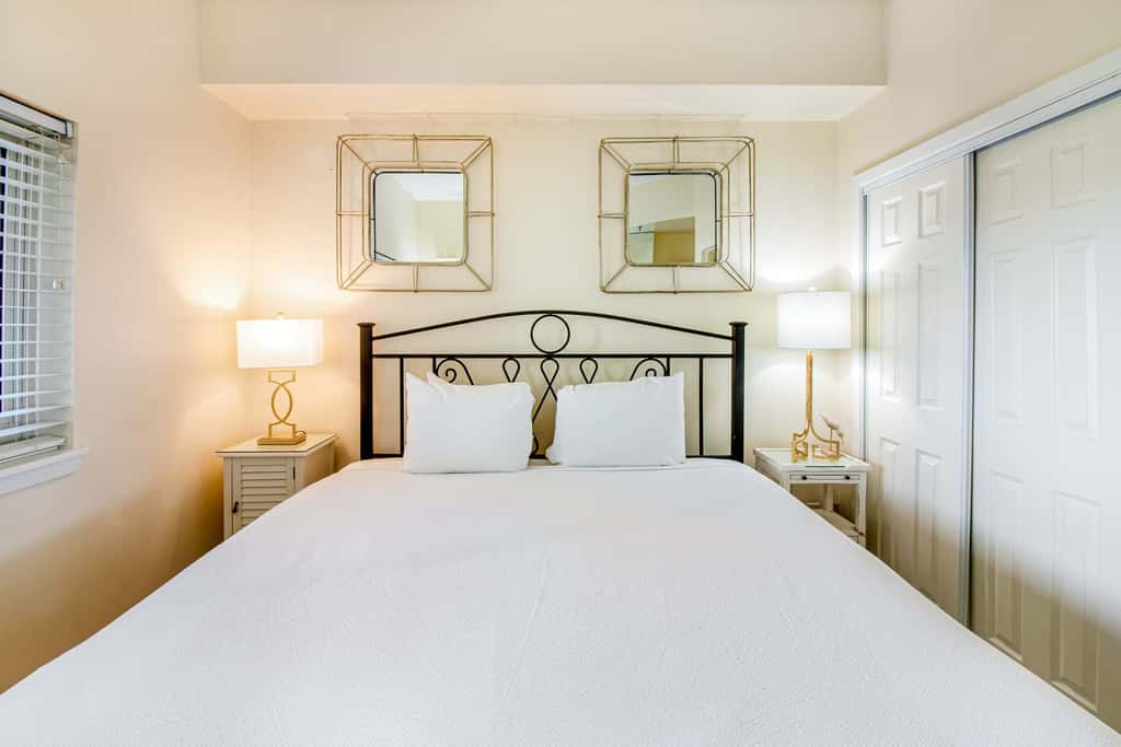 2BR Gulf-front condo w/ private balconies