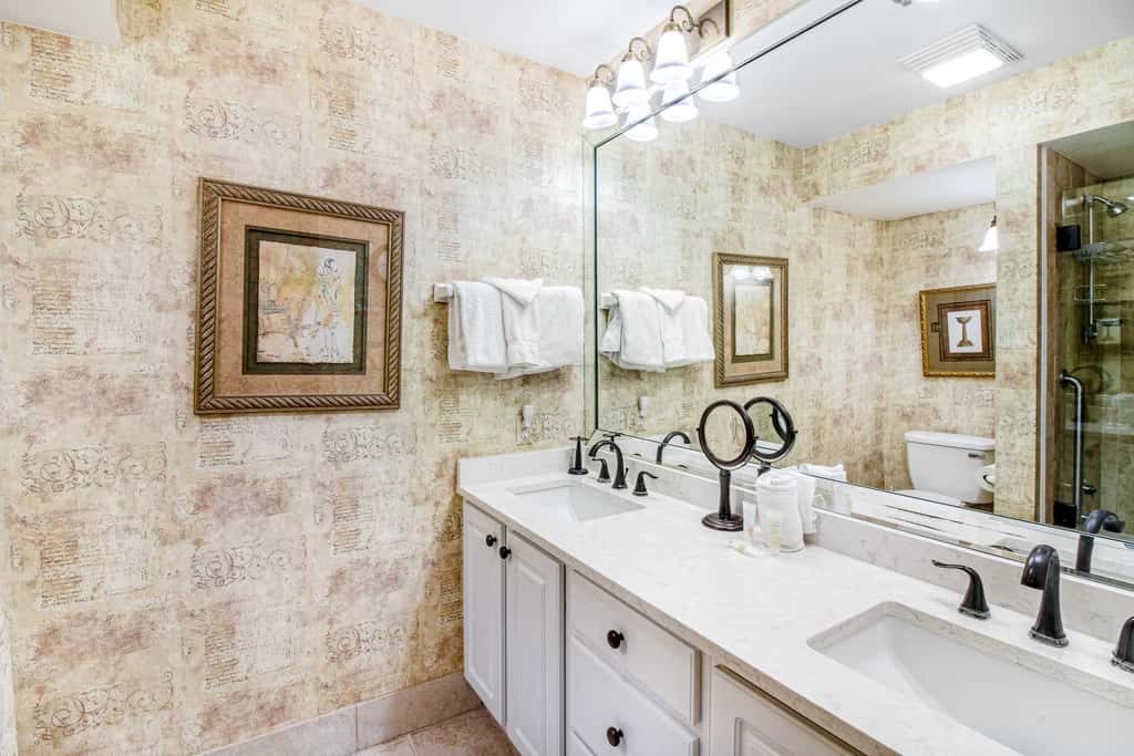2BR Gulf-front condo w/ private balconies