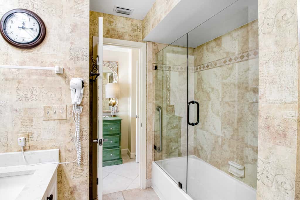 2BR Gulf-front condo w/ private balconies