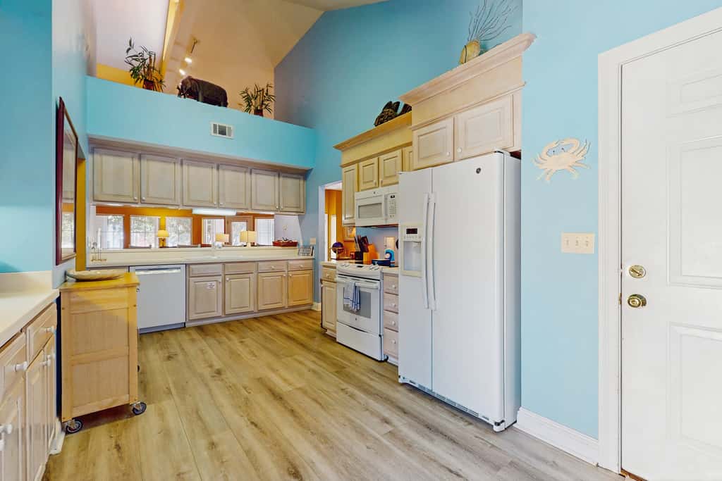 3BR villa, heated pool & beach access