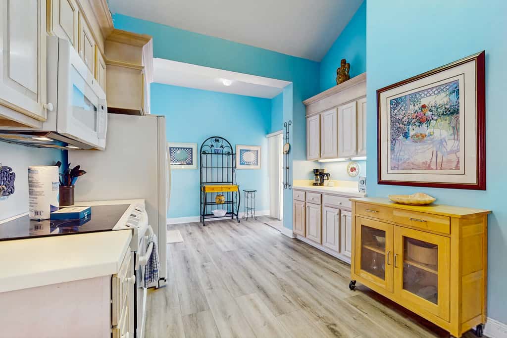 3BR villa, heated pool & beach access