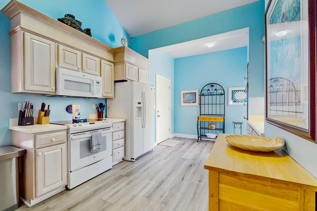 3BR villa, heated pool & beach access