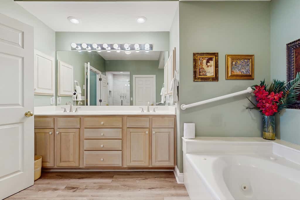 3BR villa, heated pool & beach access
