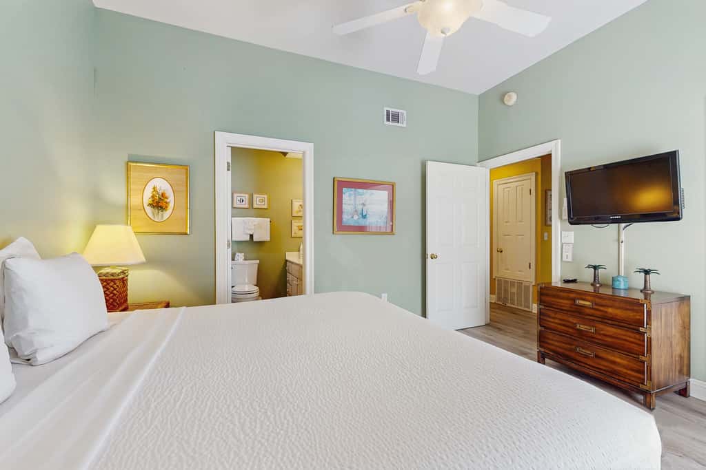 3BR villa, heated pool & beach access