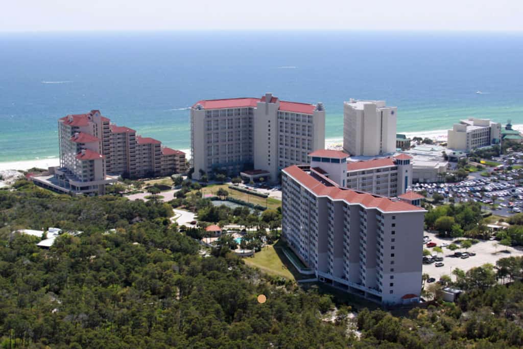 Beachfront condo with Gulf views & private balcony