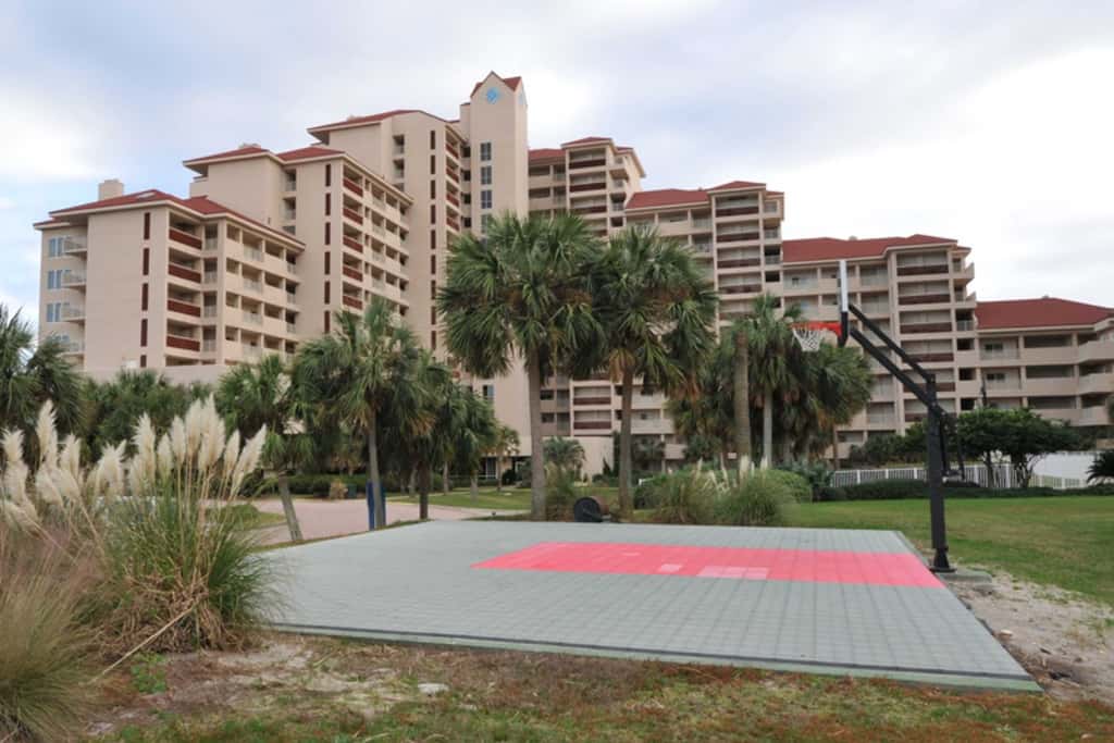 Beachfront condo with Gulf views & private balcony