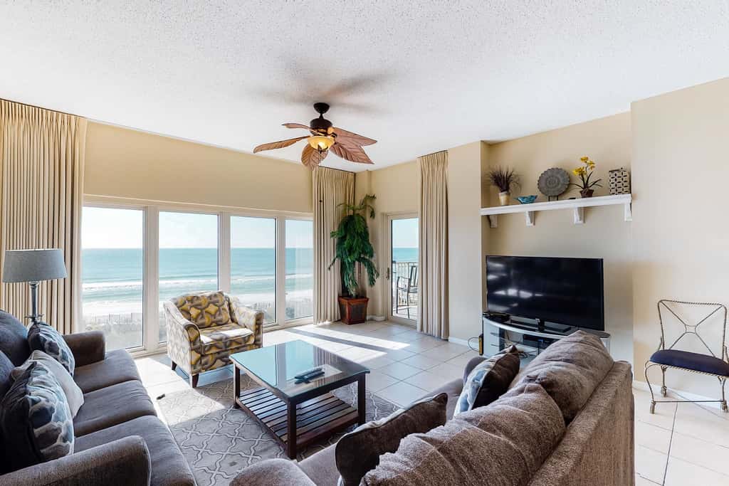 Beachfront condo with Gulf views & private balcony