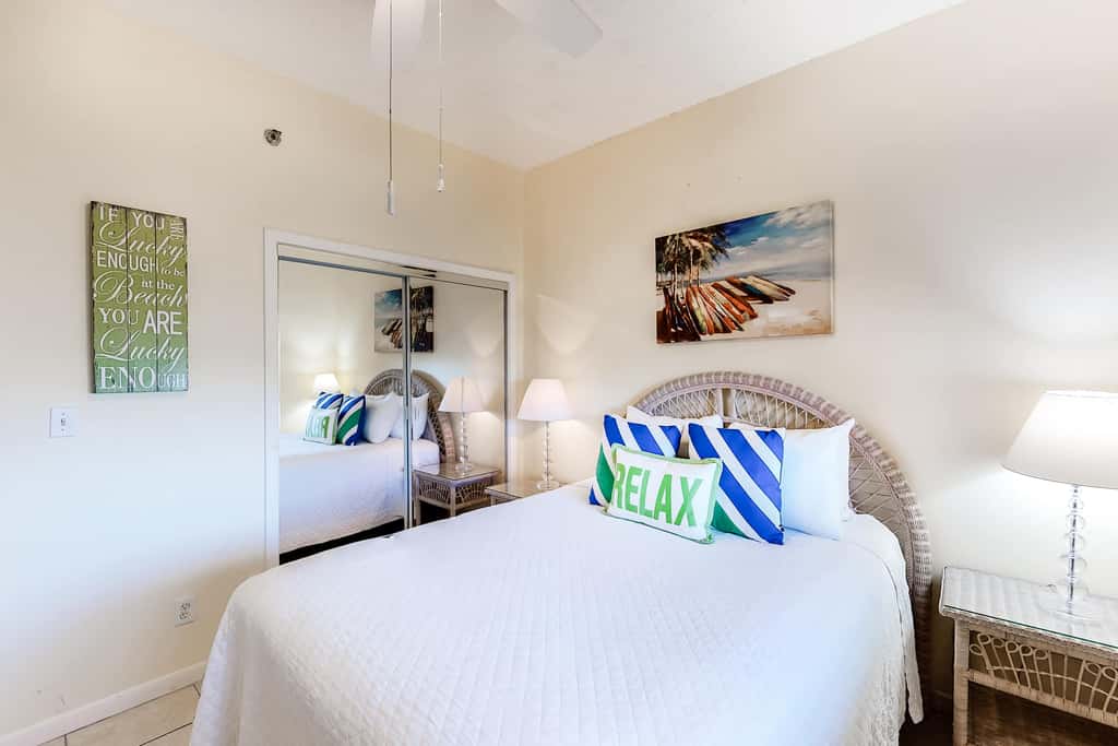 Beachfront condo with Gulf views & private balcony