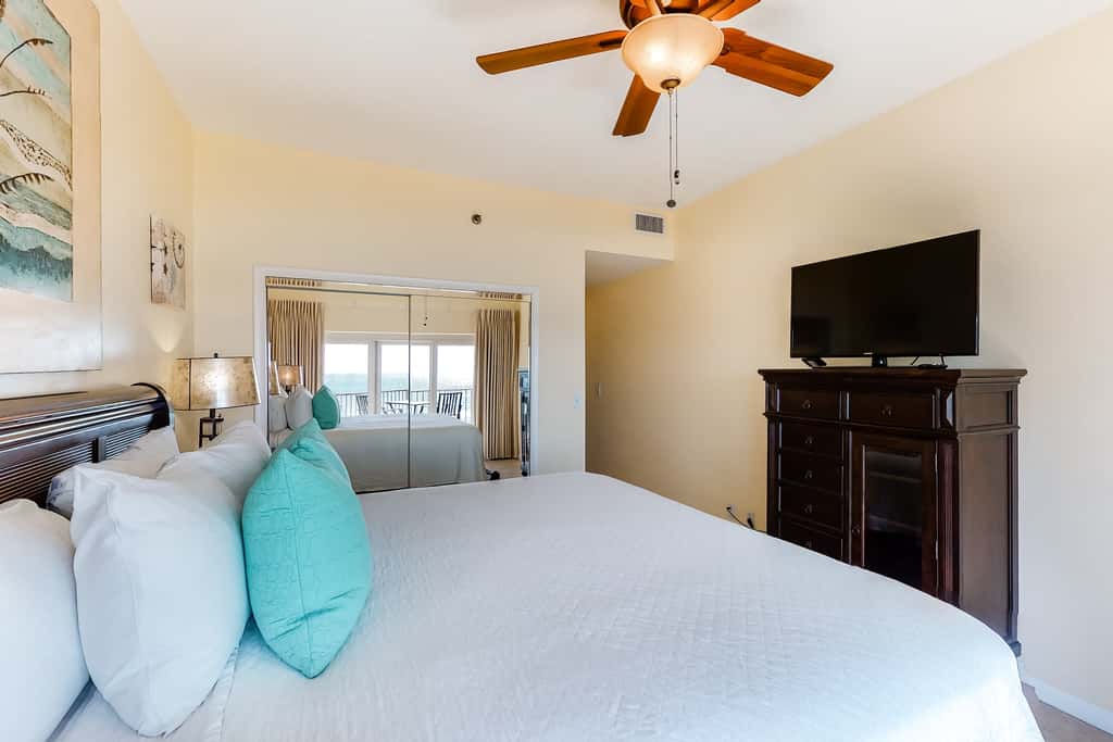 Beachfront condo with Gulf views & private balcony