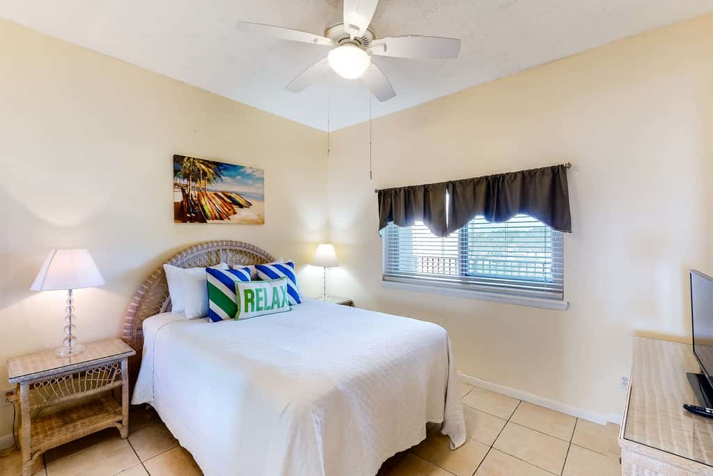 Beachfront condo with Gulf views & private balcony