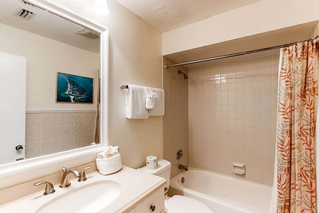 Beachfront condo with Gulf views & private balcony