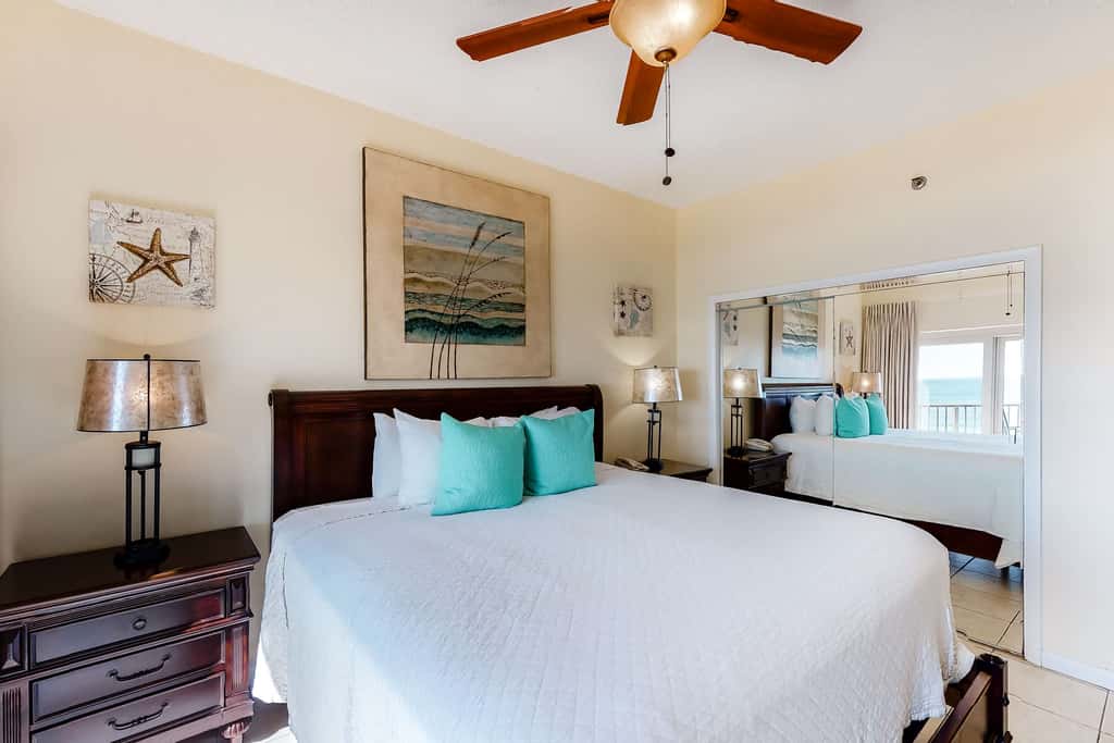 Beachfront condo with Gulf views & private balcony