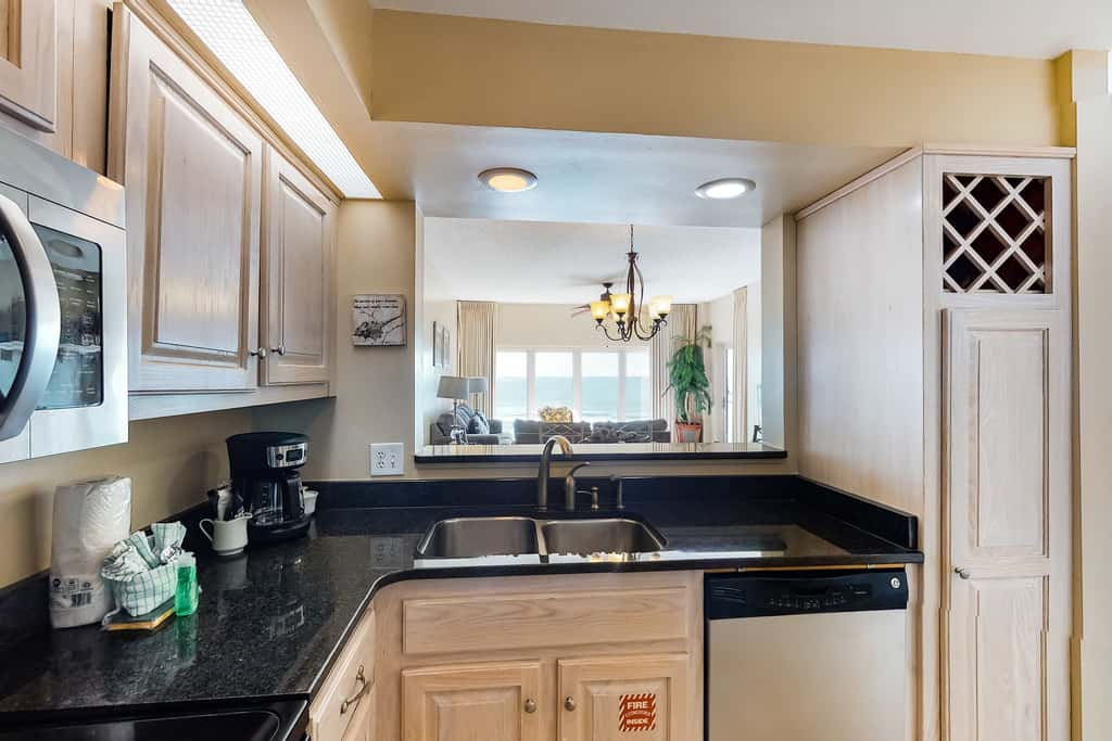 Beachfront condo with Gulf views & private balcony