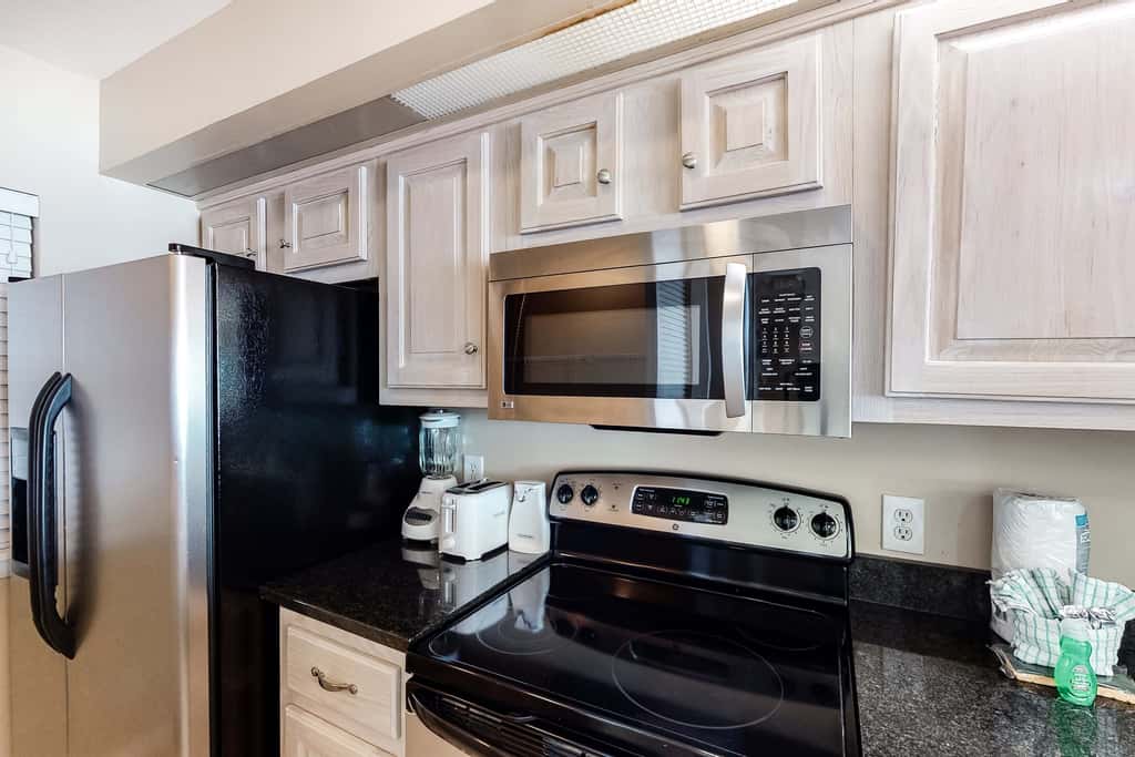 Beachfront condo with Gulf views & private balcony