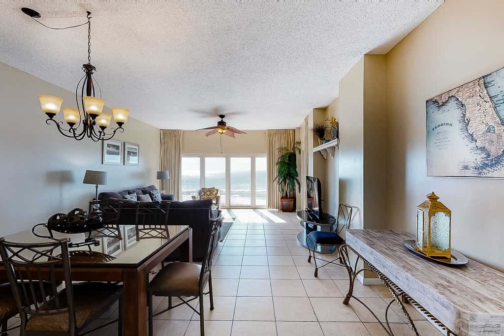 Beachfront condo with Gulf views & private balcony
