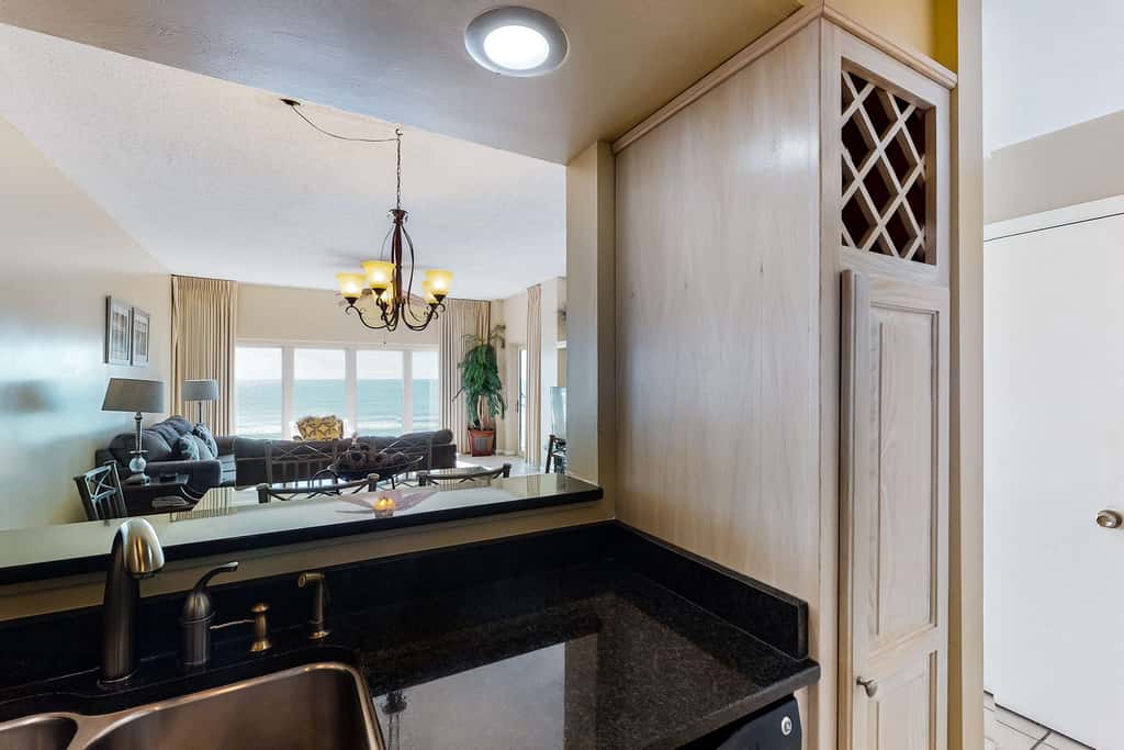 Beachfront condo with Gulf views & private balcony