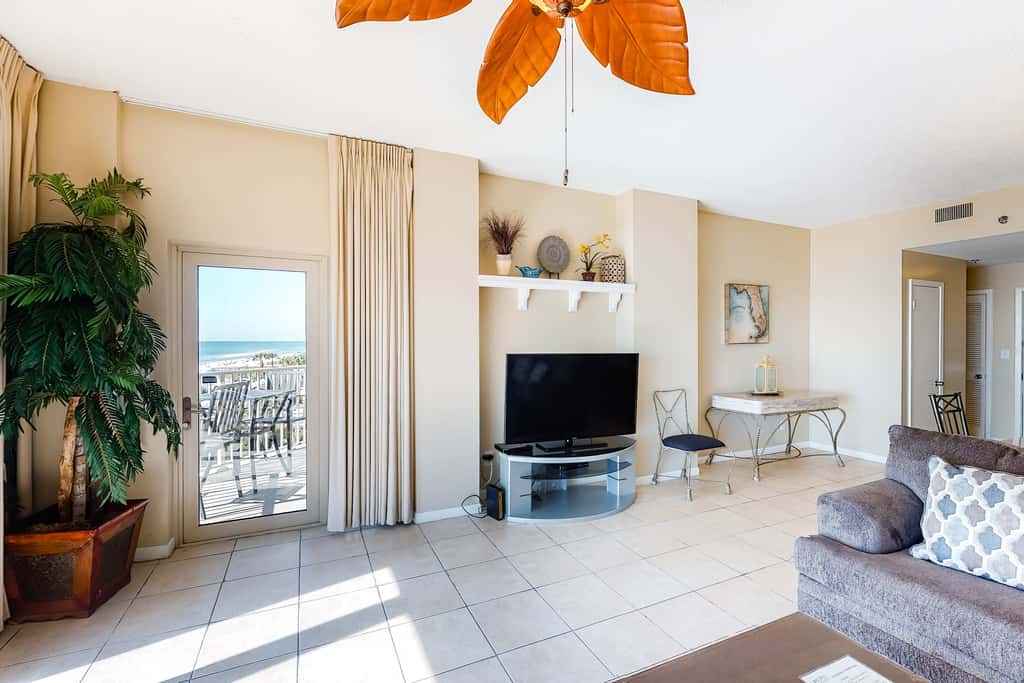 Beachfront condo with Gulf views & private balcony