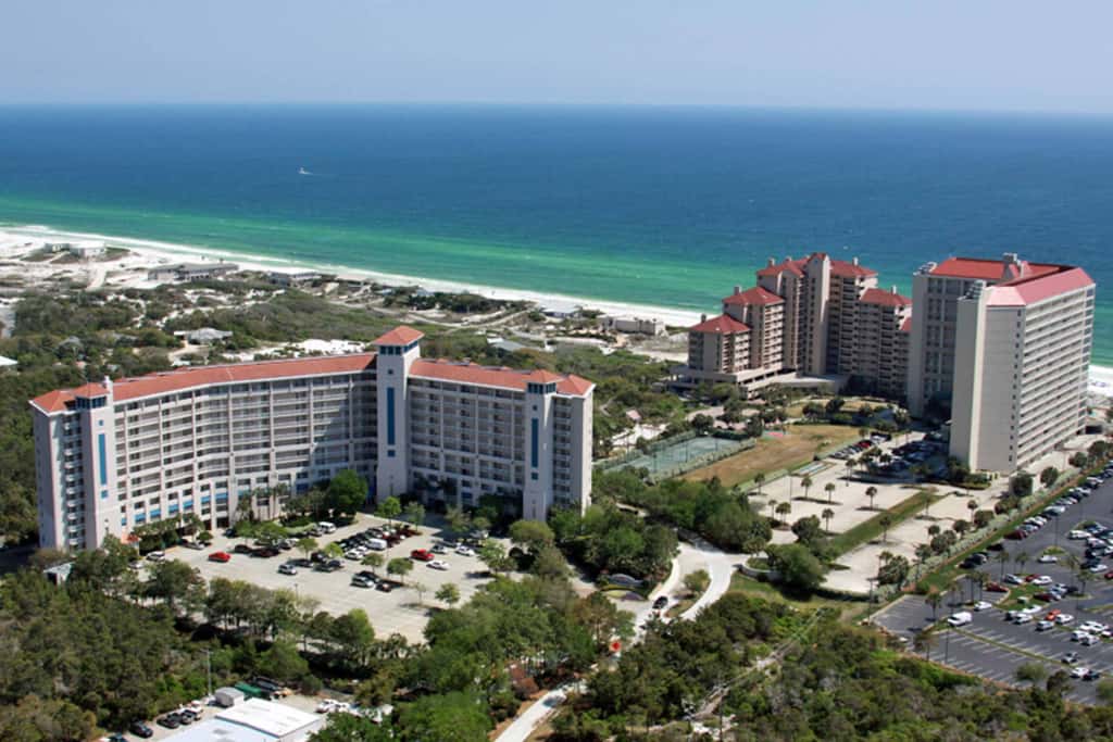 Beachfront condo with Gulf views & private balcony